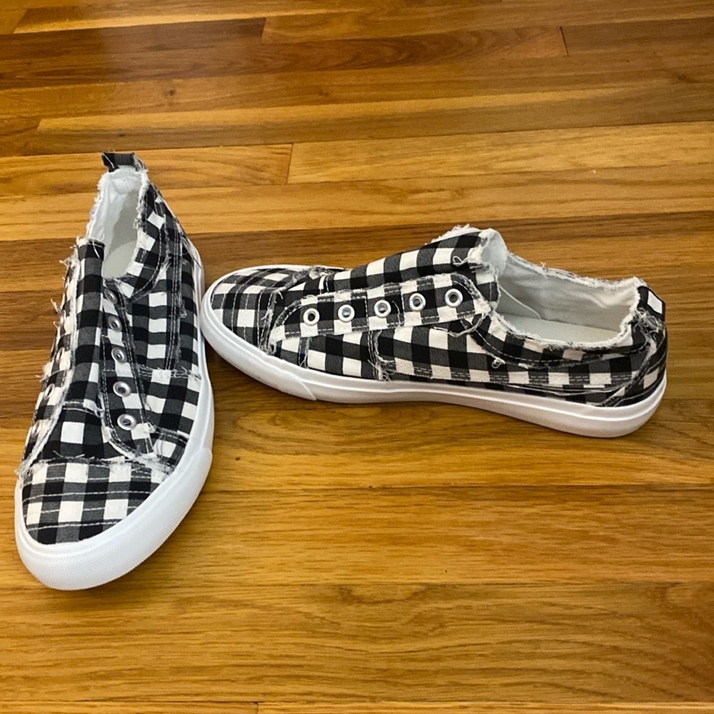Corkys Women’s Black and White Plaid Slip On Sneakers Size 9